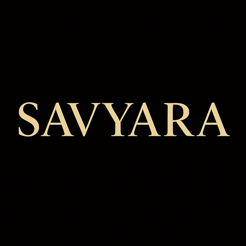 Logo SAVYARA en lettres dorées sur fond noir, symbole d’élégance et de raffinement pour la marque de chauffe-mains design SAVYWARM™.